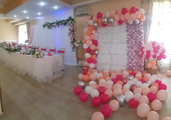 Panou floral cu baloane